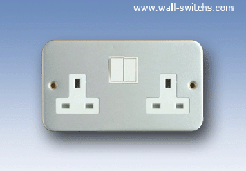 double 13A shuttered socket + switch