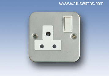 15A shuttered socket +switch